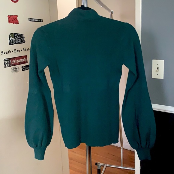 Woman’s  Top - Picture 2 of 3